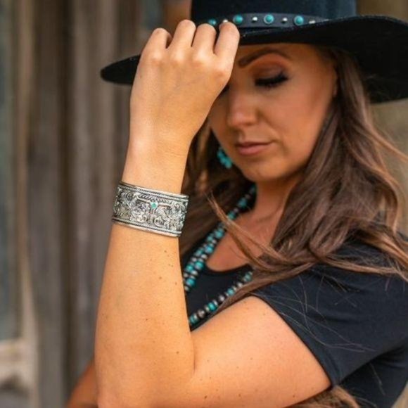 New Vintage Silver “Antique” Cuff with Longhorn - Picture 3 of 6